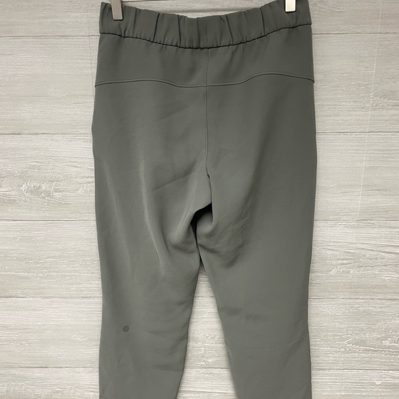 | Lululemon | On The Fly Crop *Woven 23. Size 6. - Picture 8 of 13